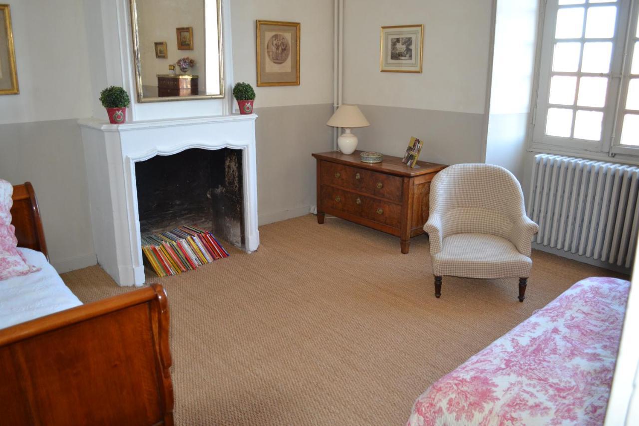 Le Petit Logis Bed & Breakfast Rouillac  ภายนอก รูปภาพ