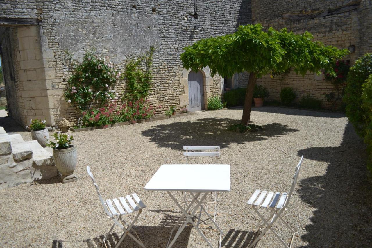 Le Petit Logis Bed & Breakfast Rouillac  ภายนอก รูปภาพ