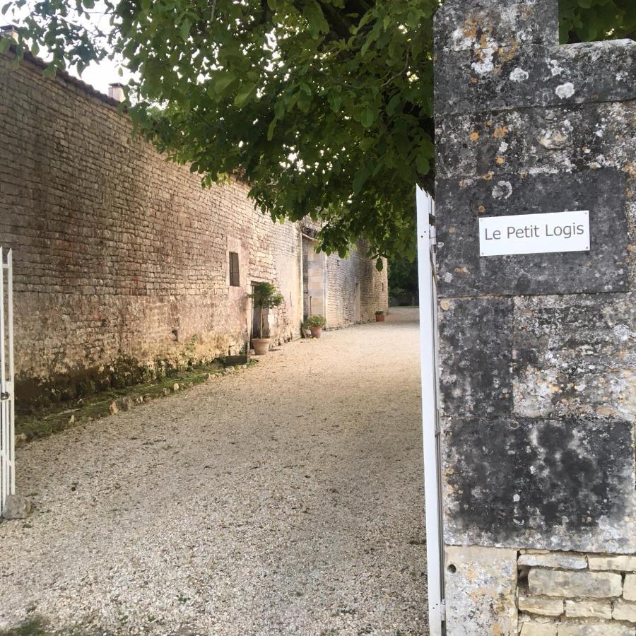 Le Petit Logis Bed & Breakfast Rouillac  ภายนอก รูปภาพ